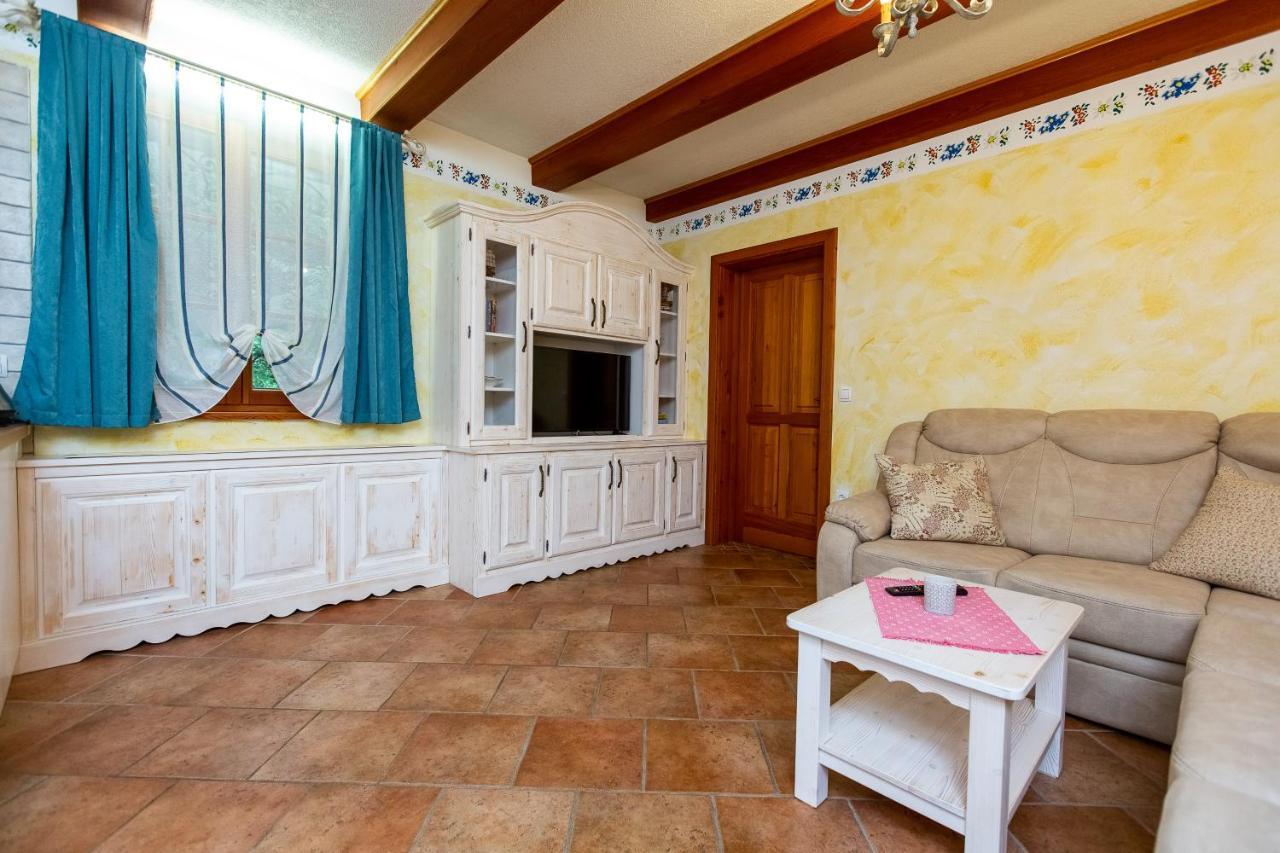 Apartment Pod Skalco Есенице Экстерьер фото